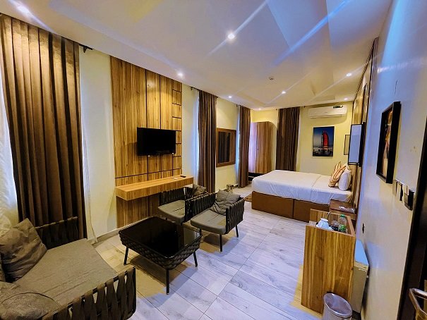 Big Emirate Suite